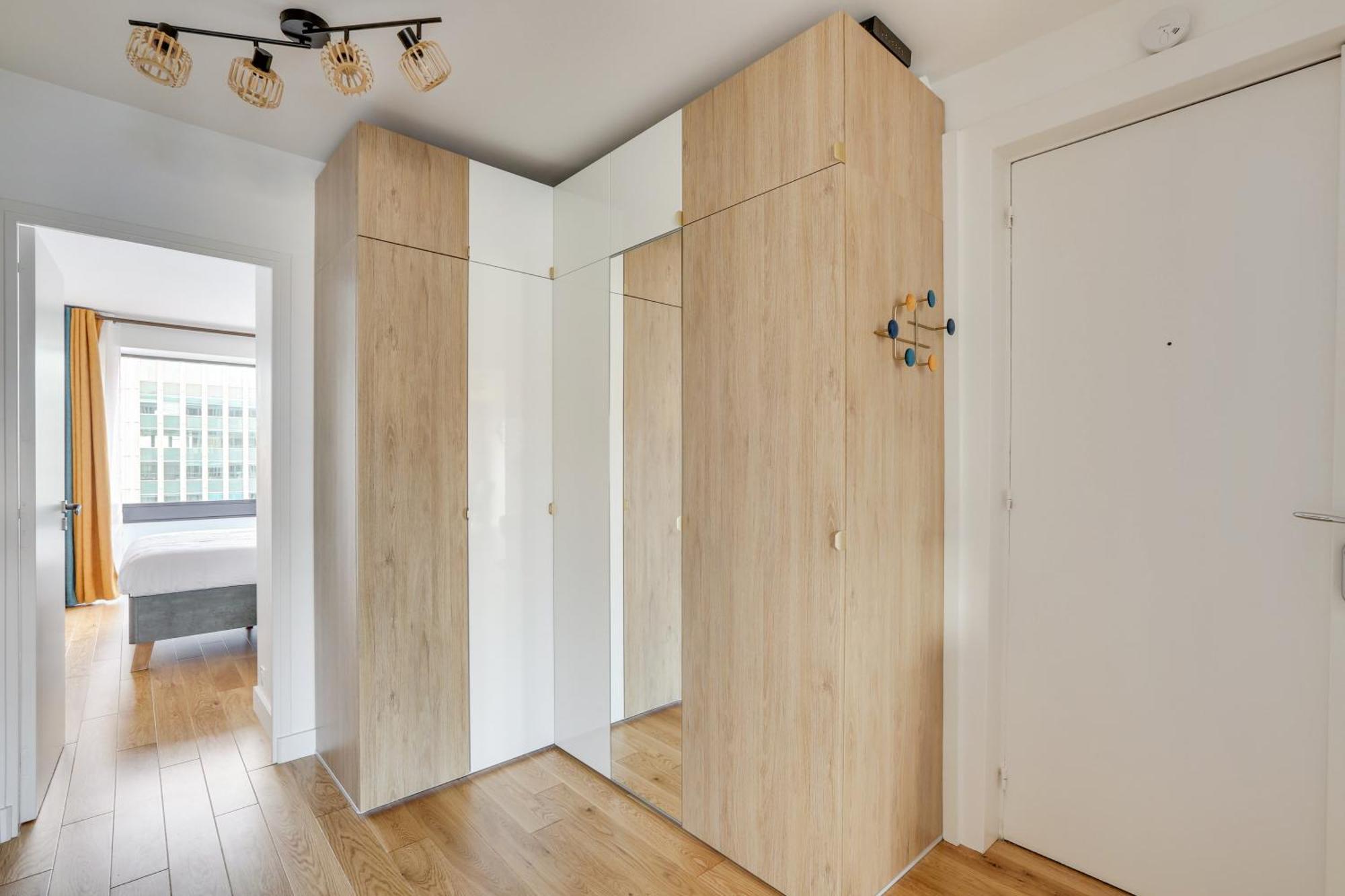 Luxury 75m2 With Eiffel Tower View, Metro 1 Min, Parking Appartement *