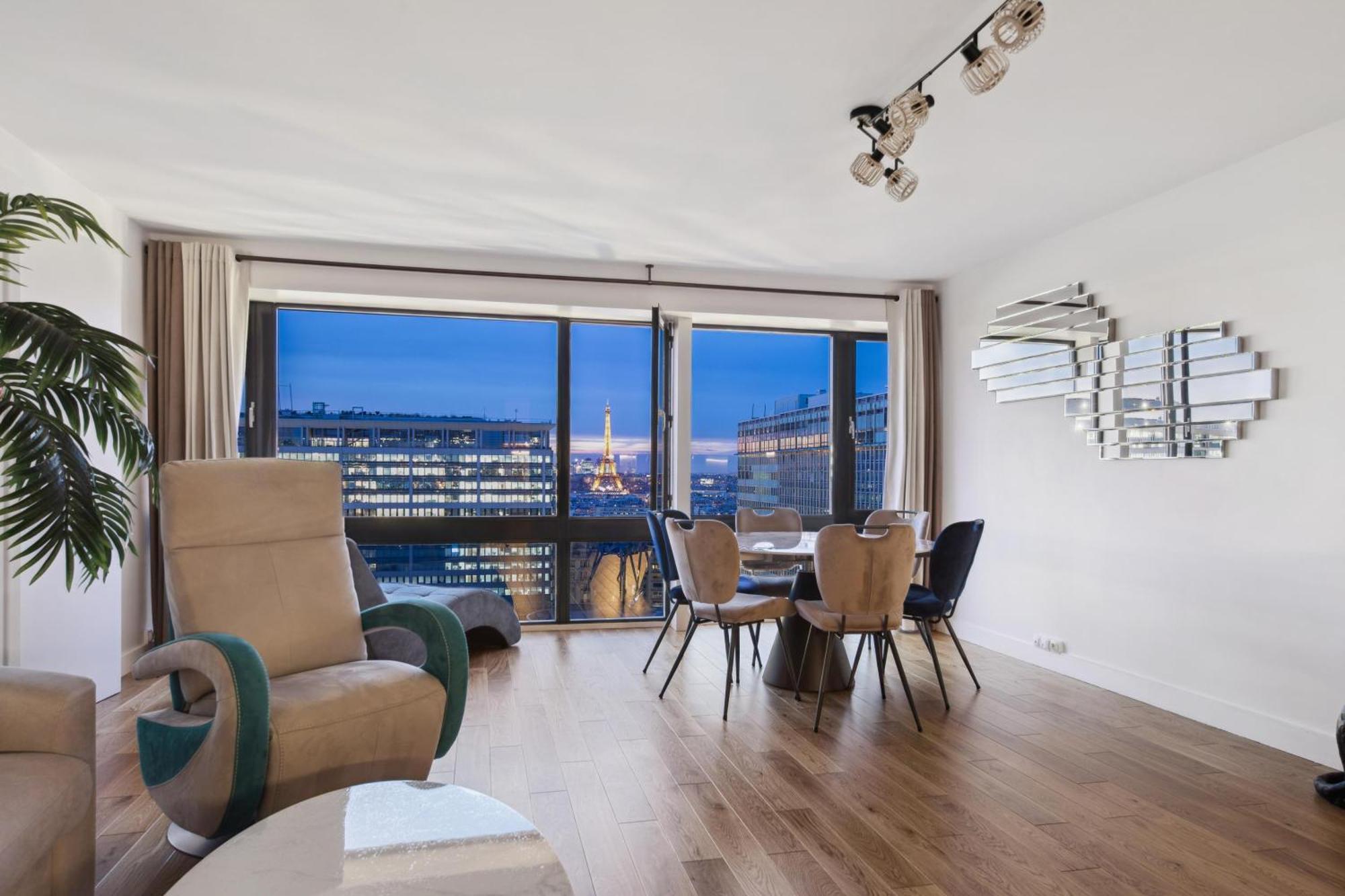 Luxury 75m2 With Eiffel Tower View, Metro 1 Min, Parking Appartement