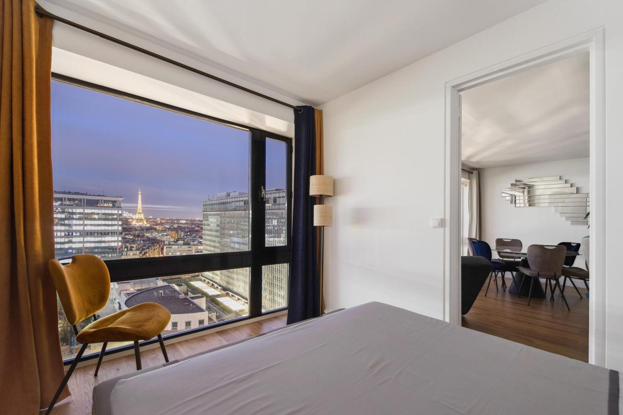 Luxury 75m2 With Eiffel Tower View, 1 Min Metro, Parking * Paris