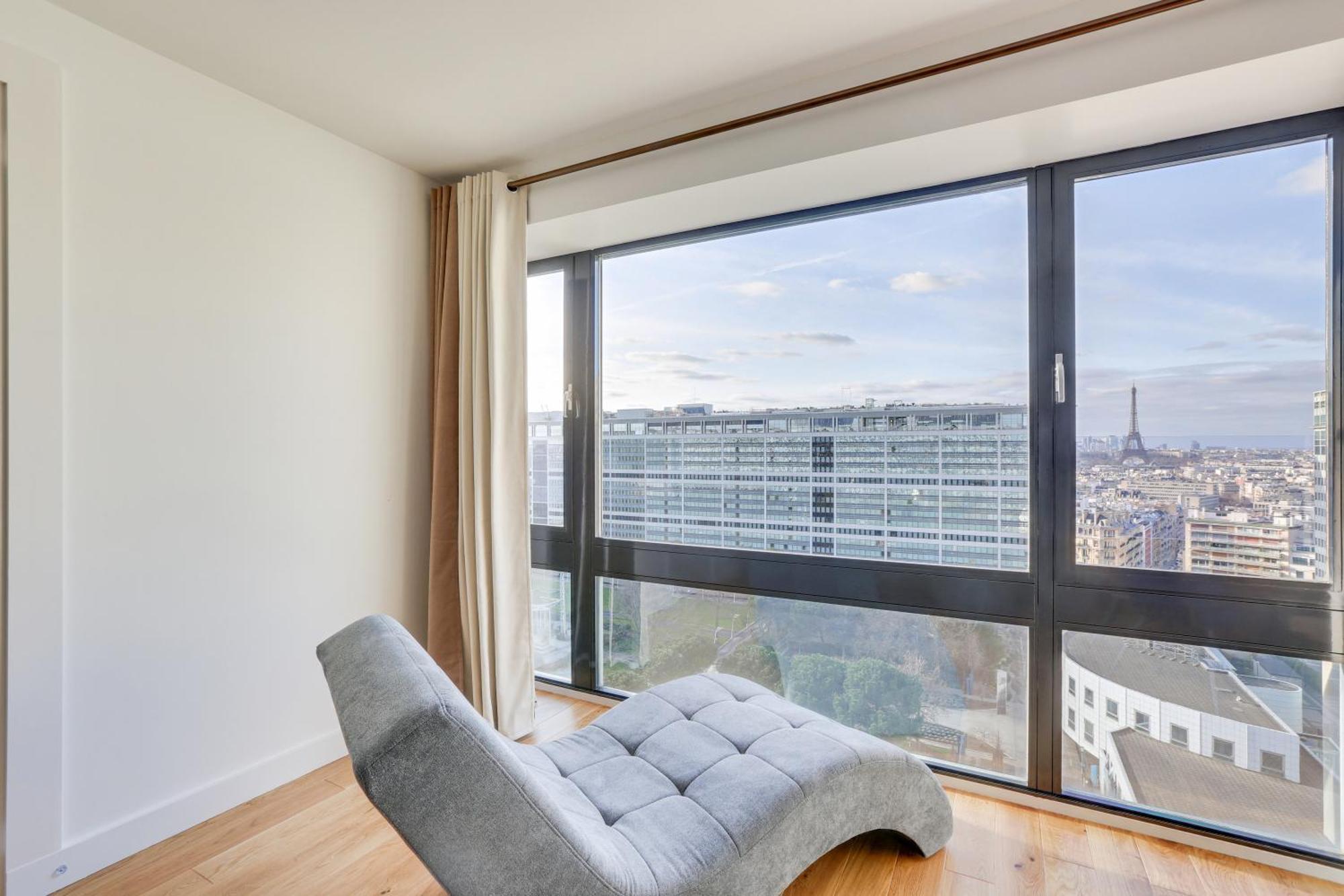 Luxury 75m2 With Eiffel Tower View, 1 Min Metro, Parking Appartement