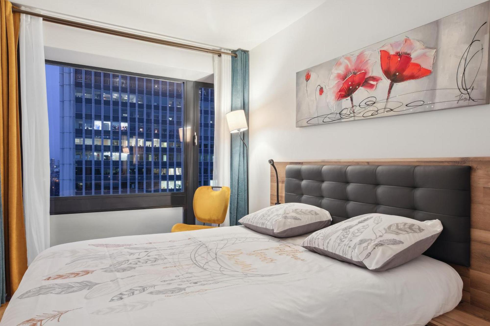 Luxury 75m2 With Eiffel Tower View, 1 Min Metro, Parking * Paris